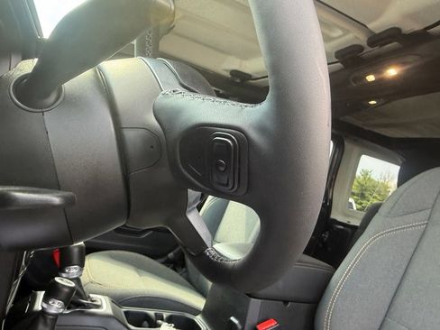 Used 2025 Jeep Wrangler Unlimited Sahara AWD/4WD image 16