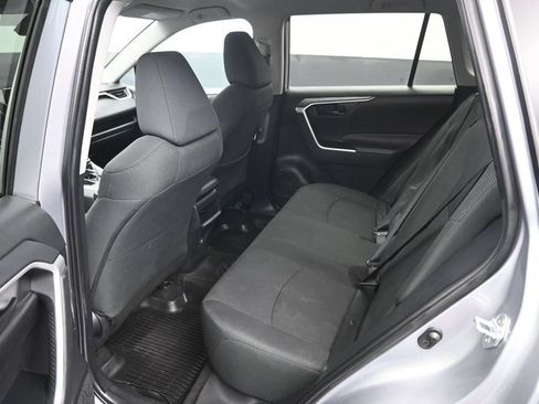 Used 2021 Toyota RAV4 LE FWD image 10