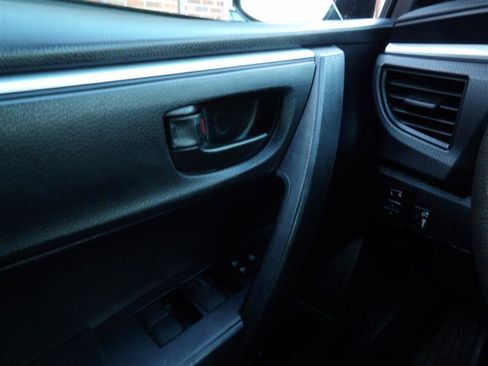 Used 2016 Toyota Corolla image 21