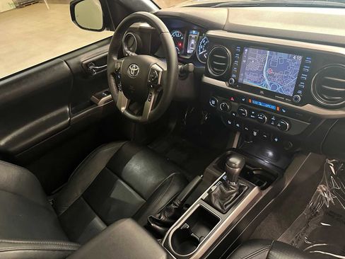 Certified 2021 Toyota Tacoma Limited w/ Nightshade Package AWD/4WD image 28