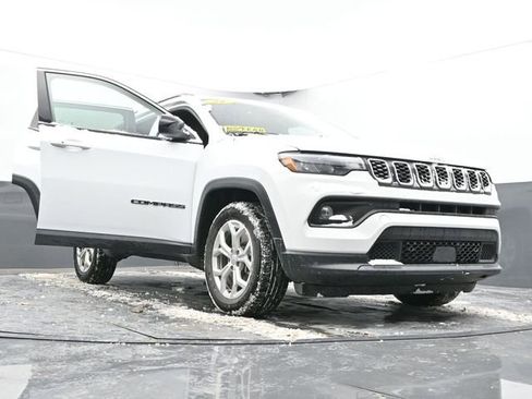 Used 2024 Jeep Compass Latitude image 65