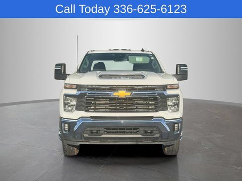 Used 2025 Chevrolet Silverado 3500 LT AWD/4WD image 8