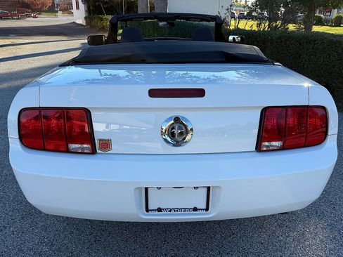 Used 2006 Ford Mustang V6 image 9