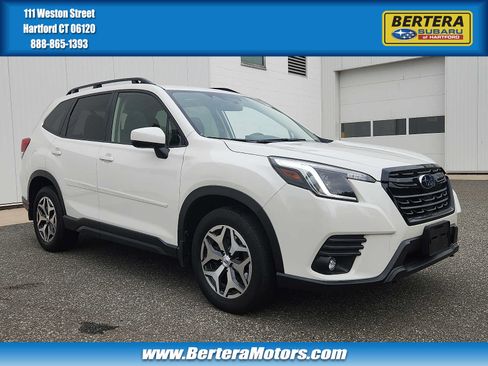 Used 2024 Subaru Forester Premium AWD/4WD image 1
