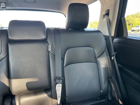 Used 2024 Nissan Pathfinder SL image 18