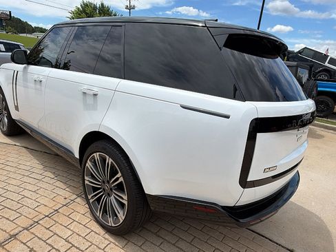 Used 2025 Land Rover Range Rover SE AWD/4WD image 10