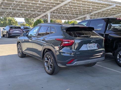 Used 2025 Chevrolet Trax LT w/ Driver Confidence Package image 3