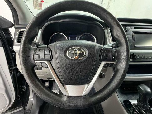 Certified 2018 Toyota Highlander LE FWD image 16
