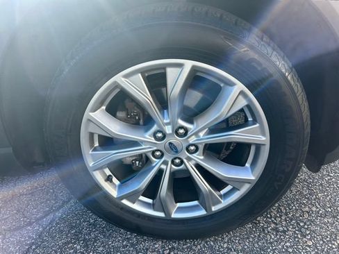 Used 2021 Ford Explorer XLT w/ Equipment Group 202A AWD/4WD image 3