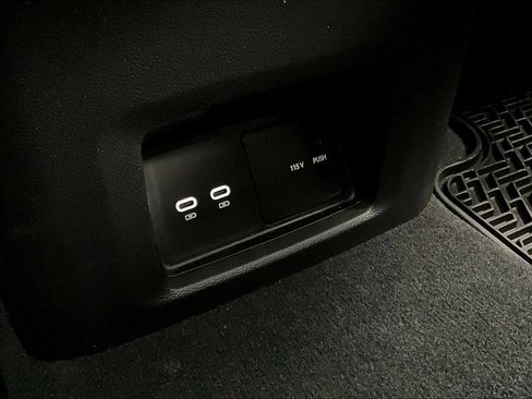 Used 2025 Volkswagen Atlas Cross Sport SEL image 36