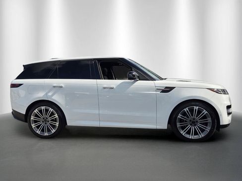 Used 2026 Land Rover Range Rover Sport SE AWD/4WD image 8