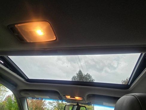 Used 2000 Toyota Avalon XLS image 13