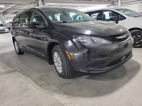 Used 2023 Chrysler Voyager LX FWD image 1