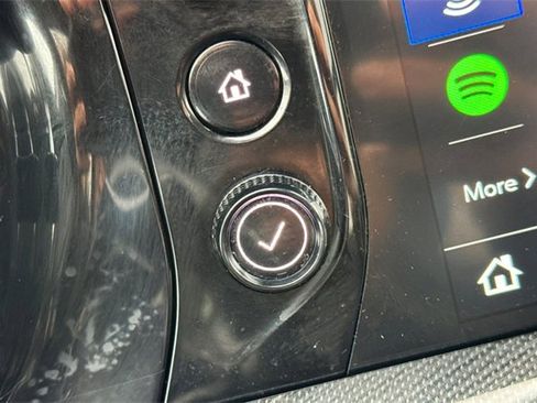 Used 2022 Buick Envision Essence w/ Sport Touring Package image 32