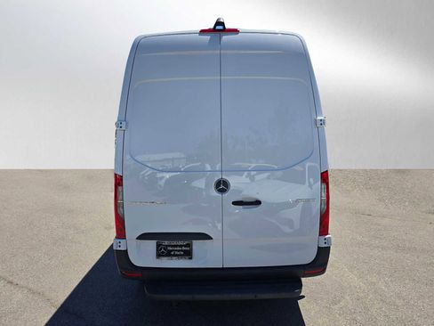 Used 2025 Mercedes-Benz Sprinter 2500 image 4