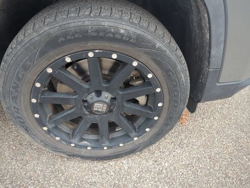 Used 2020 Jeep Cherokee Latitude Plus image 10