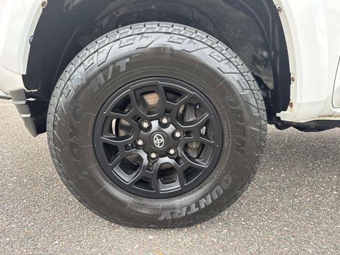 Used 2022 Toyota Tacoma SR5 image 10