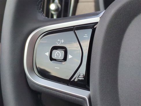 Used 2026 Volvo XC90 B5 Plus w/ Protection Package Premier image 23