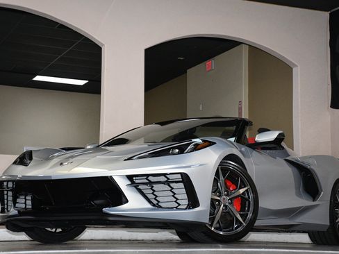 Used 2022 Chevrolet Corvette Stingray Convertible w/ Z51 Performance Package RWD image 84