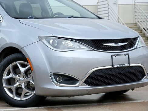 Used 2018 Chrysler Pacifica Limited FWD image 18