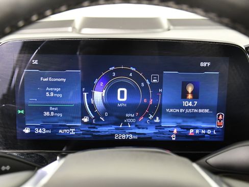 Used 2025 Chevrolet Suburban Z71 image 19