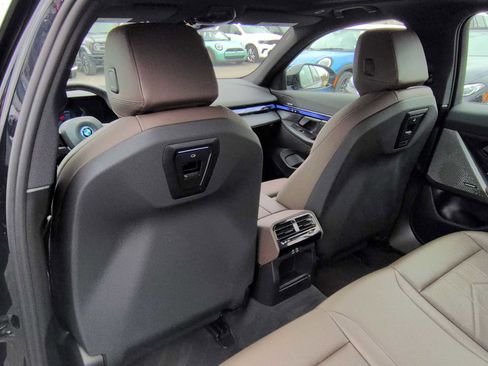 Used 2025 BMW i5 xDrive40 w/ M Sport Package image 18