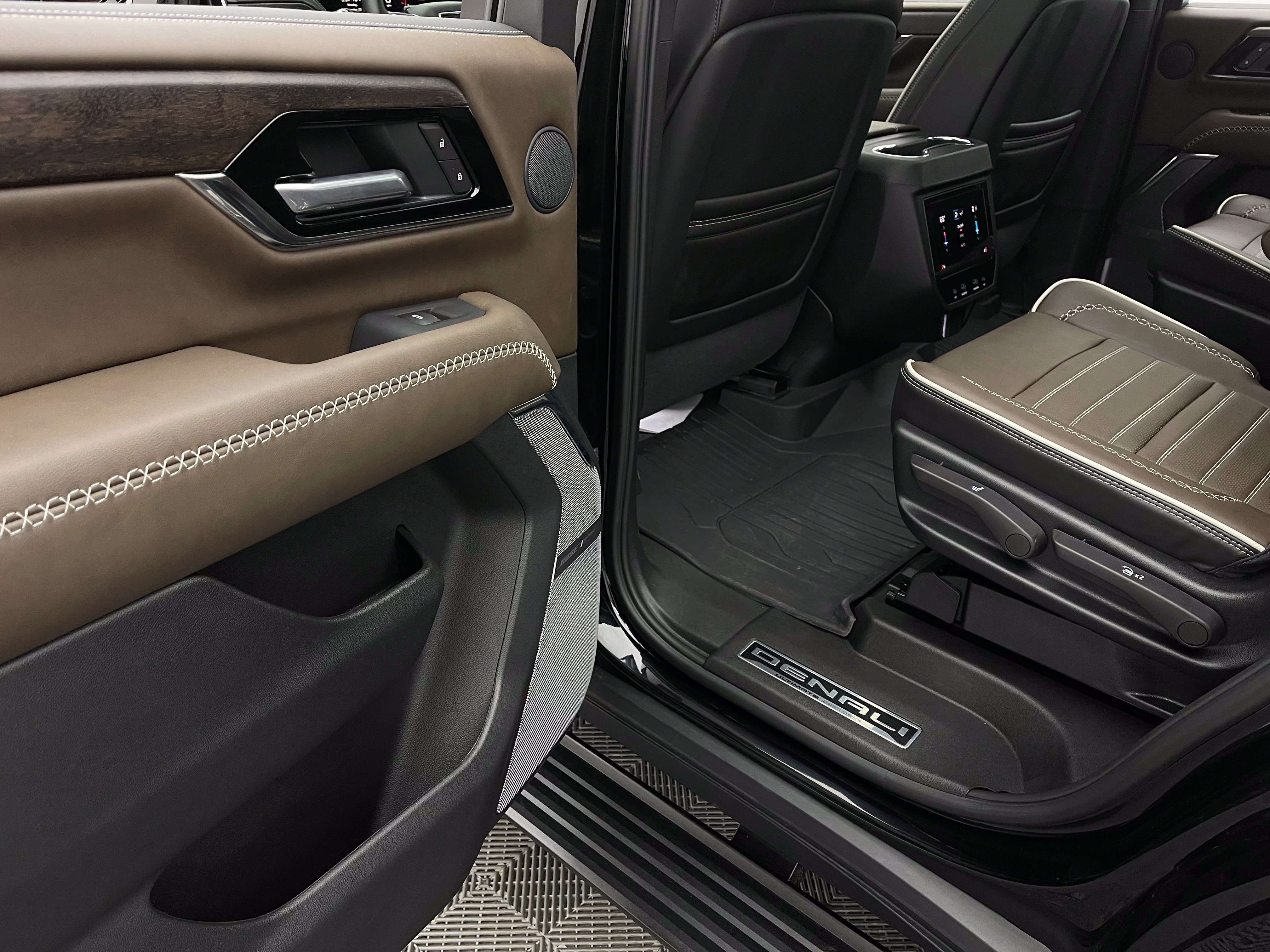 Used 2026 GMC Yukon Denali Ultimate w/ LPO, Floor Liner Package AWD/4WD image 50
