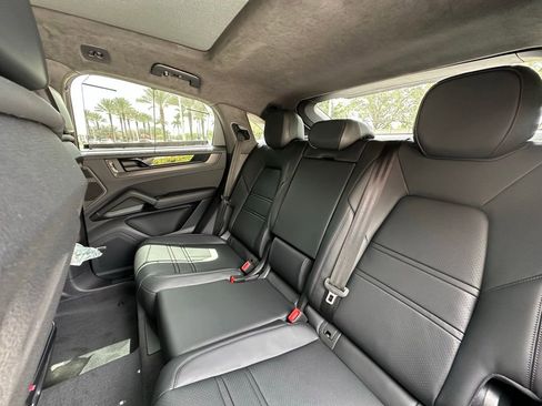Used 2025 Porsche Cayenne GTS image 34