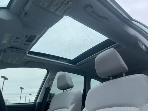 Used 2017 Subaru Forester 2.5i Premium image 12