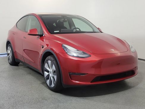 Used 2023 Tesla Model Y Long Range AWD/4WD image 1