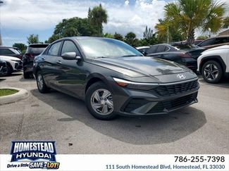 Used 2025 Hyundai Elantra SE FWD video 1