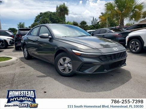 Used 2025 Hyundai Elantra SE FWD image 1