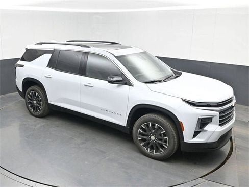 New 2026 Chevrolet Traverse LT image 1