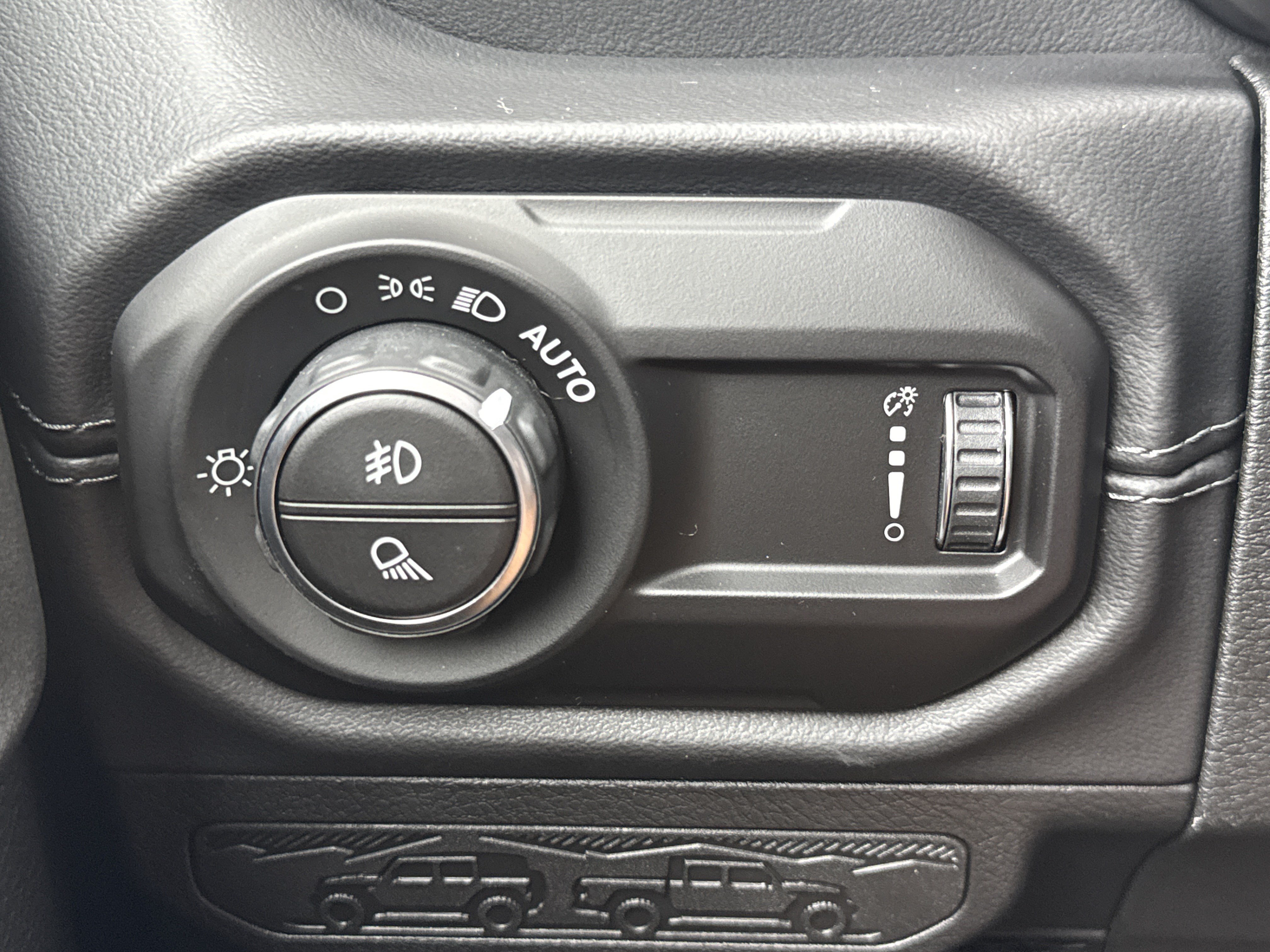 Used 2025 Jeep Gladiator Sport AWD/4WD image 15