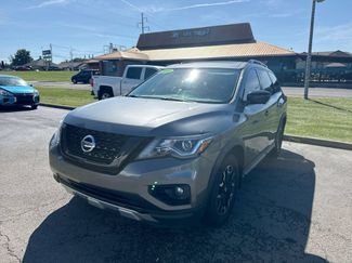 Used 2020 Nissan Pathfinder SL FWD video 1