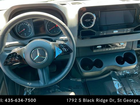 Used 2025 Mercedes-Benz Sprinter 2500 image 9