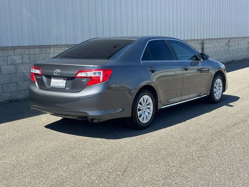 Used 2012 Toyota Camry LE FWD image 3