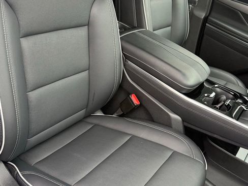 Used 2025 Buick Enclave Preferred image 15