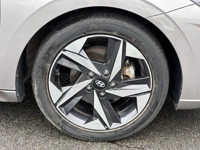 Used 2021 Hyundai Elantra Limited FWD image 7