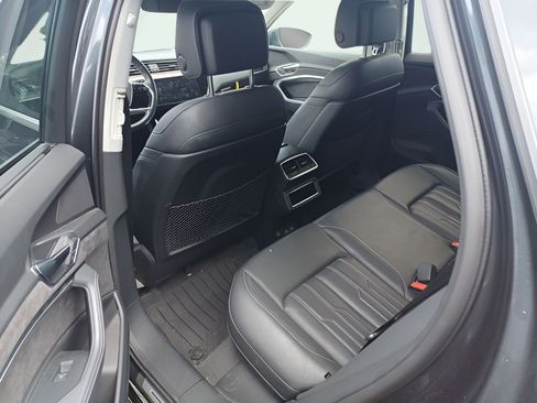 Used 2019 Audi e-tron Prestige w/ Prestige Package AWD/4WD image 6