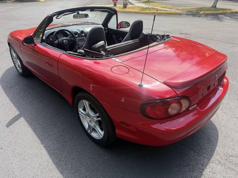 Used 2005 MAZDA MX-5 Miata RWD image 13