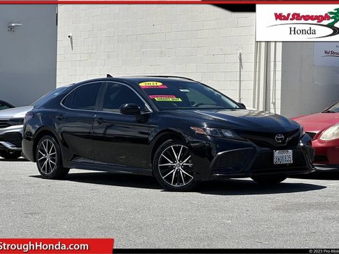 Used 2021 Toyota Camry SE FWD image 1