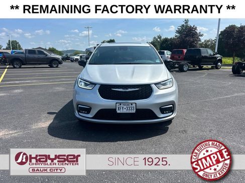 Used 2026 Chrysler Pacifica Limited FWD image 3