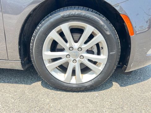 Used 2015 Chrysler 200 Limited image 17