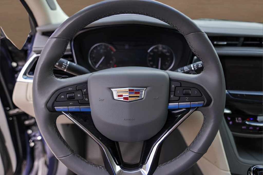 Used 2025 Cadillac XT6 Premium Luxury FWD image 12