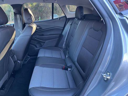 Used 2025 Chevrolet Trax LT w/ LT Convenience Package image 23