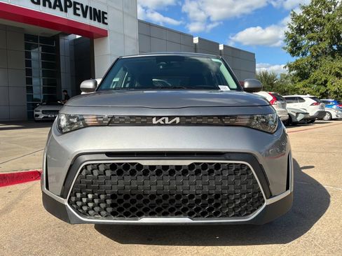Used 2025 Kia Soul LX w/ LX Technology Package FWD image 3