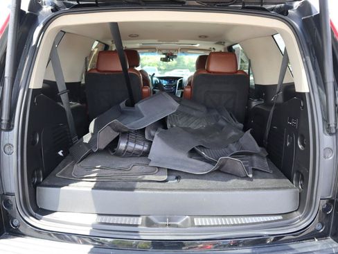 Used 2018 Cadillac Escalade Luxury AWD/4WD image 14