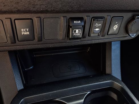 Used 2018 Toyota Tacoma TRD Off-Road AWD/4WD image 8