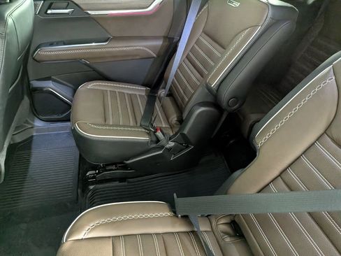 New 2026 GMC Acadia Denali Ultimate w/ LPO, Floor Liner Package image 34